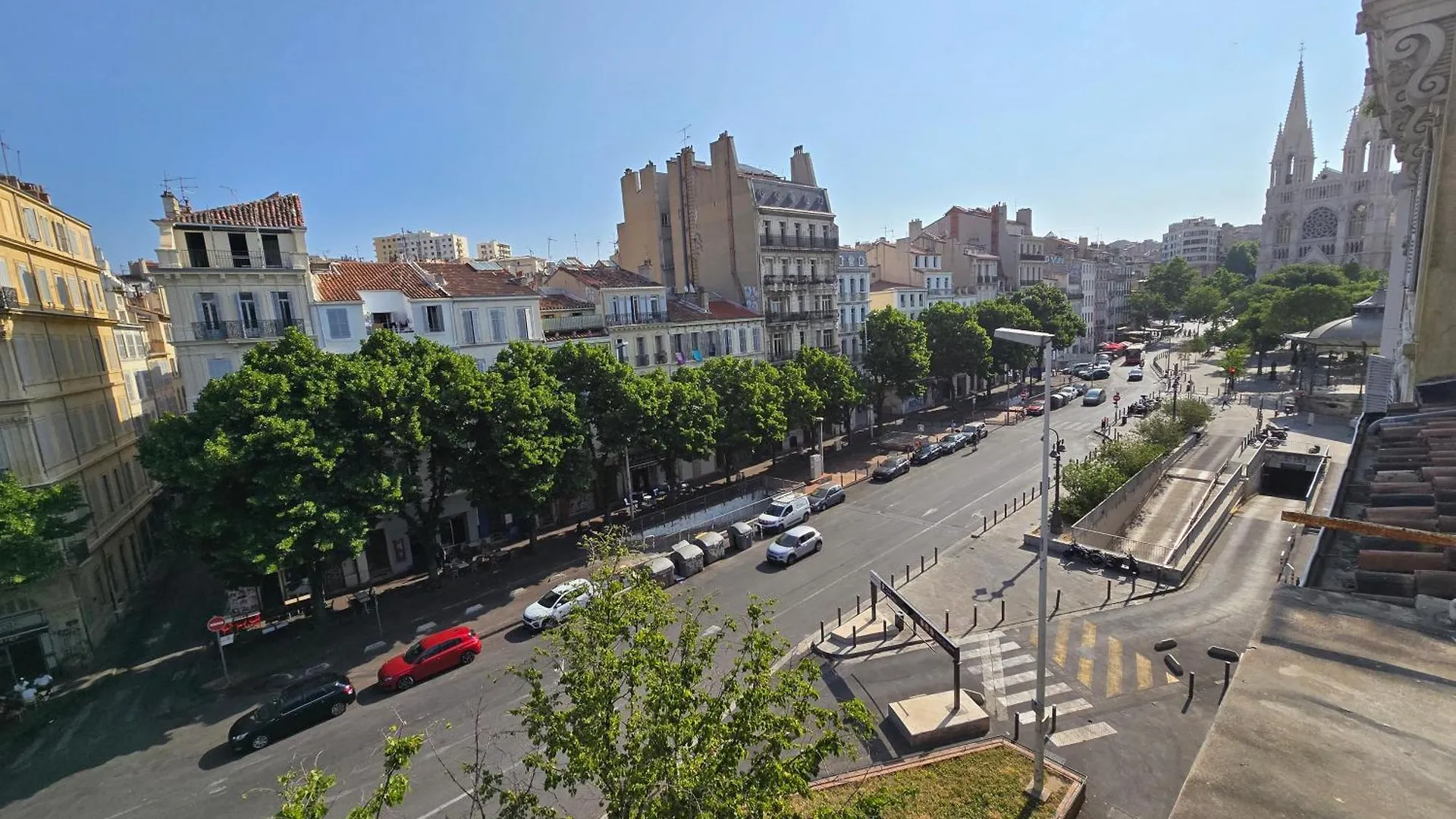***  Hotel Des Allees Марсель Франция